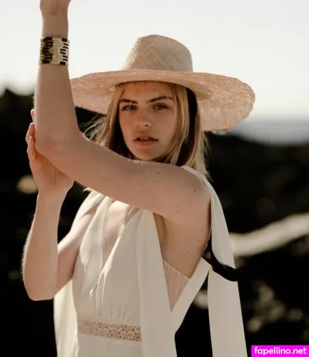 Floriane Desmaret OnlyFans Thumbnail #saWBxzjWcf