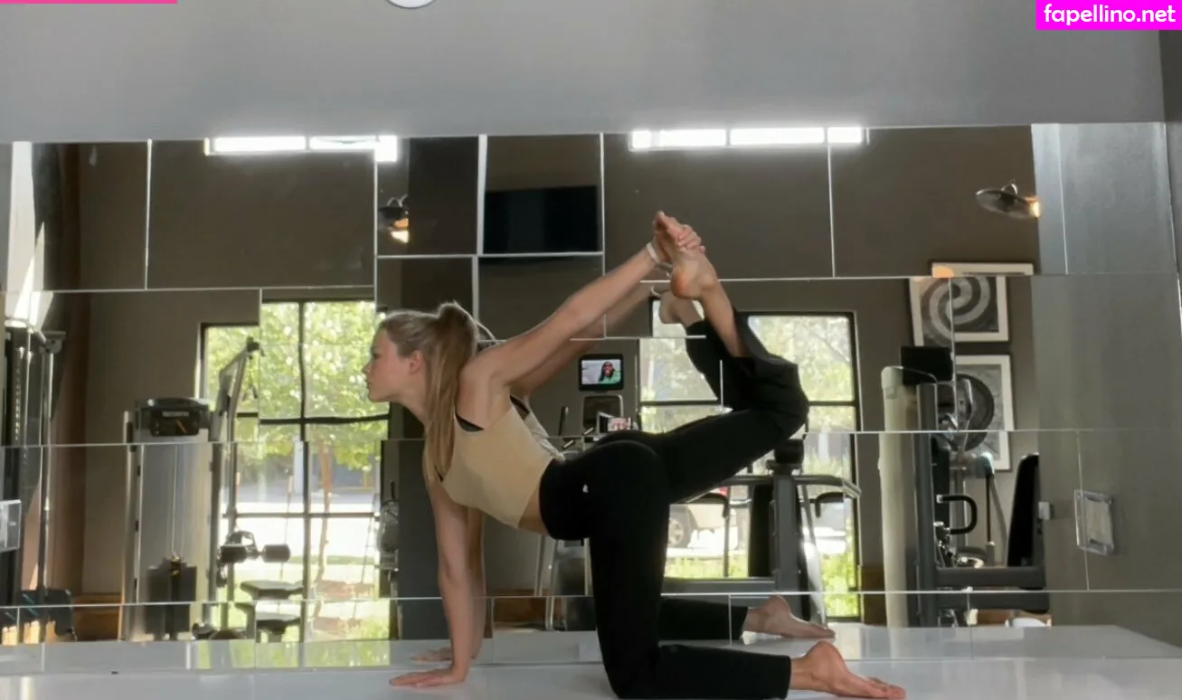 flowwithsky, skyflowartist Nude Leaked OnlyFans Photo #3HsapWrLfK