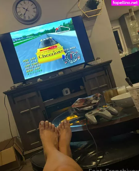 Foot Frenchixox OnlyFans Thumbnail #HkeUXv7vio