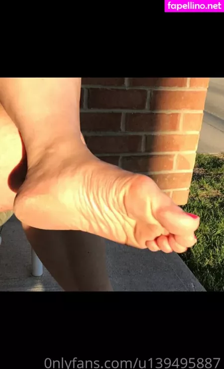 Foot Mistress Miss B OnlyFans Thumbnail #J2TIhPWkzd