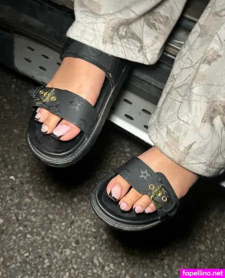 Footbaddieari OnlyFans Thumbnail #AWalTLB5OZ