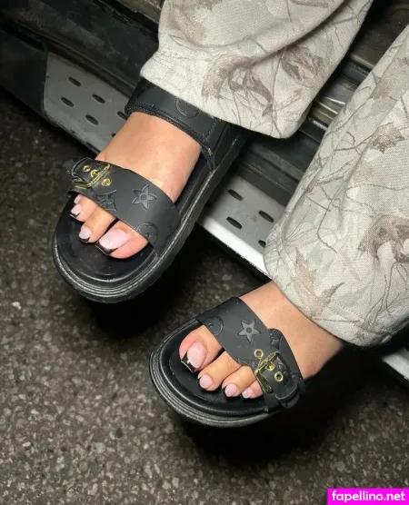 Footbaddieari OnlyFans Thumbnail #yUJ4YwlNir