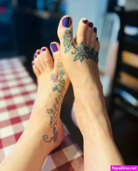 Footfondling OnlyFans Thumbnail #1rgbPaoEyy