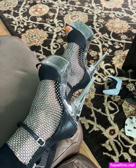 Footfondling OnlyFans Thumbnail #oBKWHSDVQ1