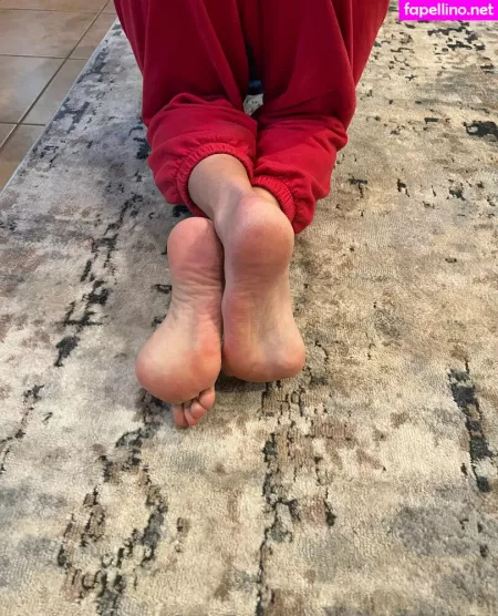 Footgoddessmacie OnlyFans Thumbnail #J9OCkcqqFs