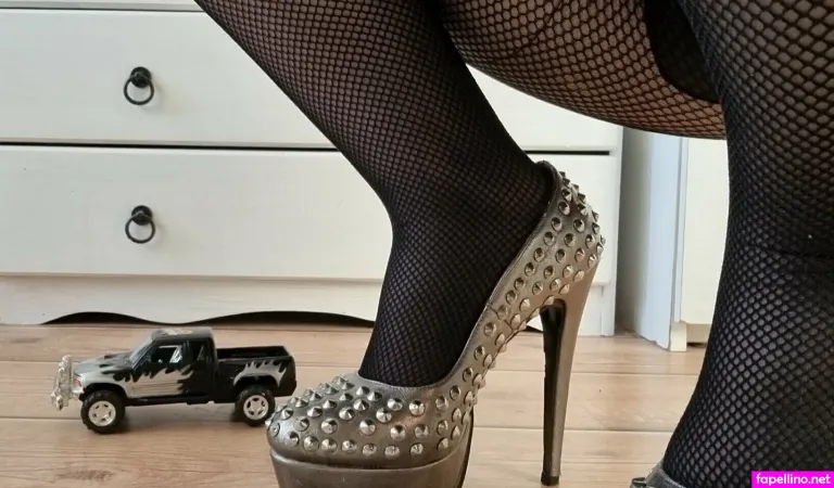 Footladyyarista OnlyFans Thumbnail #EtC8CvMd7Y