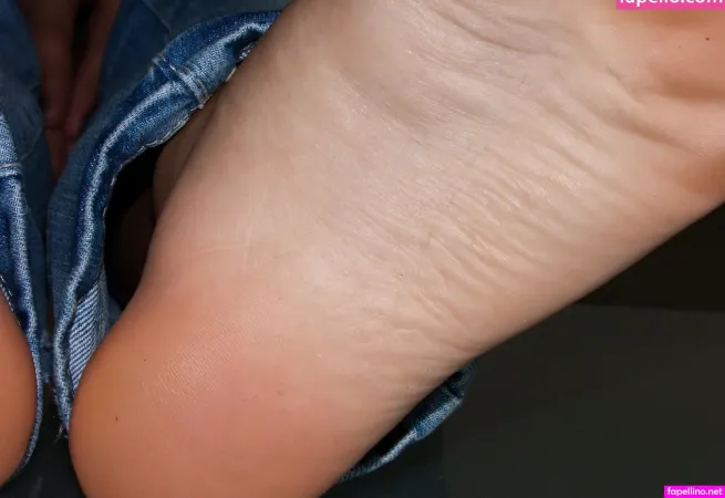 Footlovegirls OnlyFans Thumbnail #oMisybZQdY
