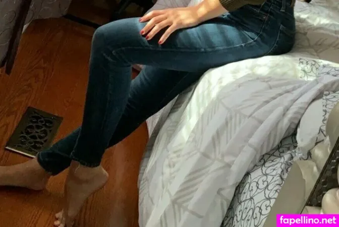 Foundherfeet OnlyFans Thumbnail #ltOLS6ZU52