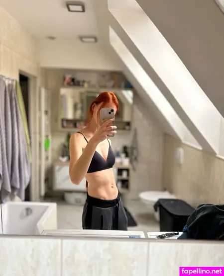 Foxieart95 Main Profile Photo