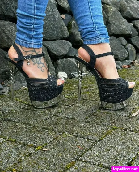 Foxieefeetfree OnlyFans Thumbnail #JIjI8H7eTz