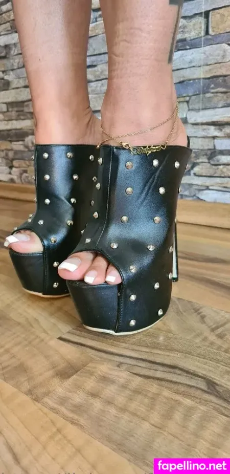 Foxieefeetfree OnlyFans Thumbnail #cCfHj4fS87