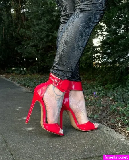 Foxieefeetfree OnlyFans Thumbnail #xHHHKmgbu1