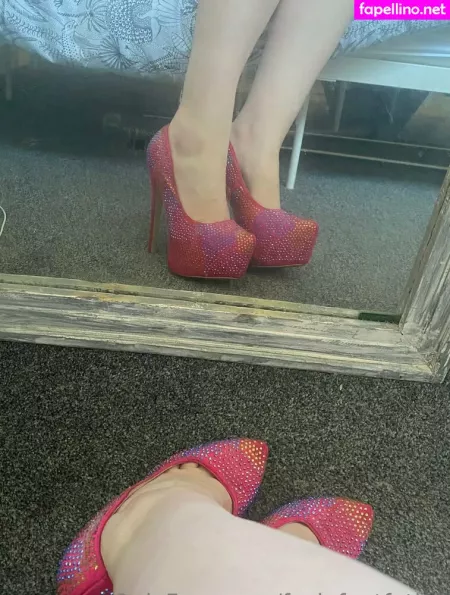 Foxiefeetfetish OnlyFans Thumbnail #OlbEy1HUIn