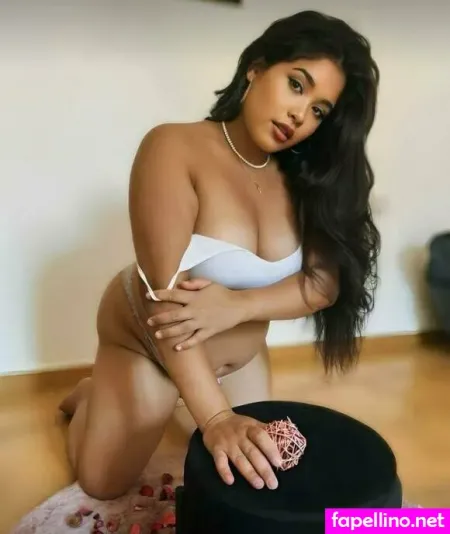 Foxy Emmma OnlyFans Thumbnail #xZFj5BkrzX