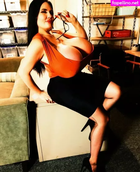 Foxymenagerieverre OnlyFans Thumbnail #QtjBb9wk8u