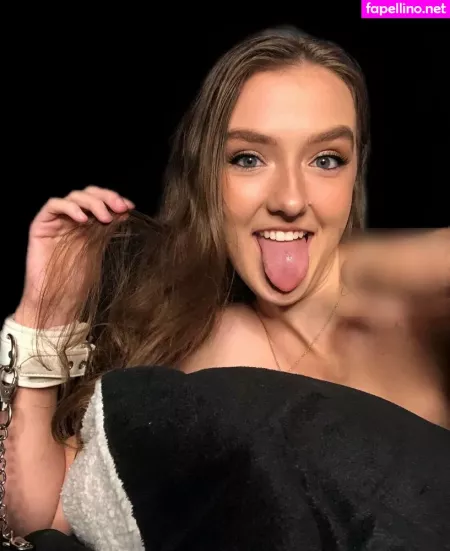 Foxyopheliaa OnlyFans Thumbnail #nzBsEE4w6s