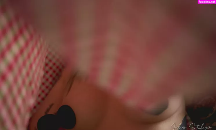Frau Box OnlyFans Thumbnail #gCMoFQVIre