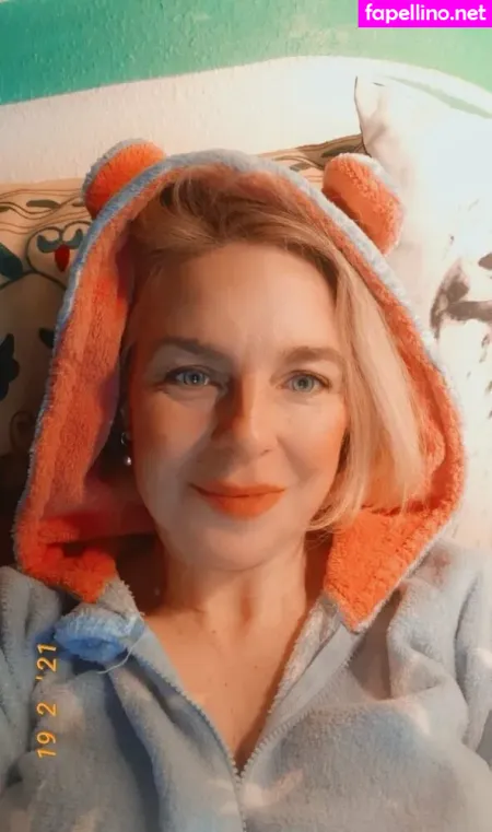 Frauleinschmittfree OnlyFans Thumbnail #2EhhMuHtOL