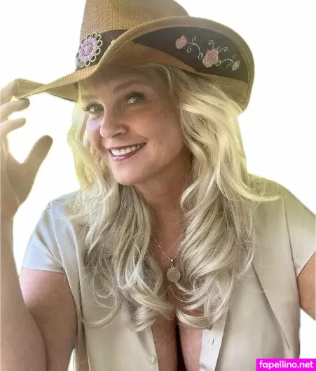 Freehotwifeblondie OnlyFans Thumbnail #WPDFNGVfUx