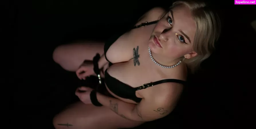 Freekikihelen OnlyFans Thumbnail #OM4xsbRUm7