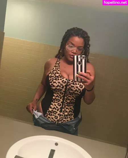 Freelearalove OnlyFans Thumbnail #EbBVW02XlU