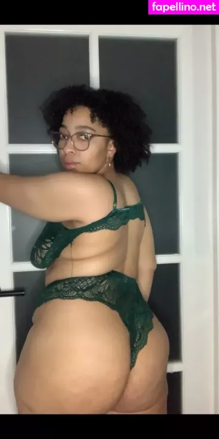 French Kiss OnlyFans Thumbnail #XHMwgHSBUz