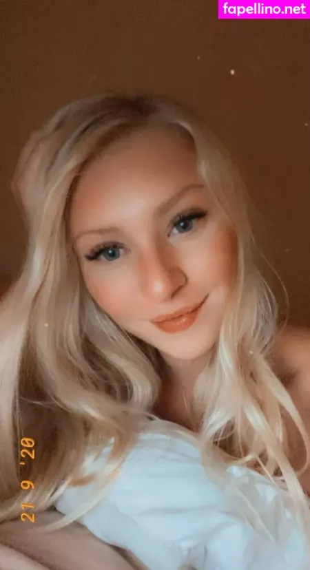 Freshmanblondie18 OnlyFans Thumbnail #GvlKrK60Ll