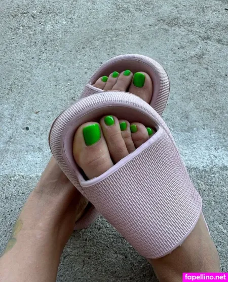 Froggee Feet OnlyFans Thumbnail #qEmPY0xggv