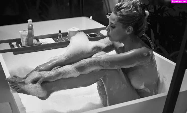 Genevieve Morton OnlyFans Thumbnail #1vSCGLVVOn