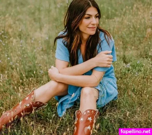 Genevieve Padalecki OnlyFans Thumbnail #erIeWpdJob