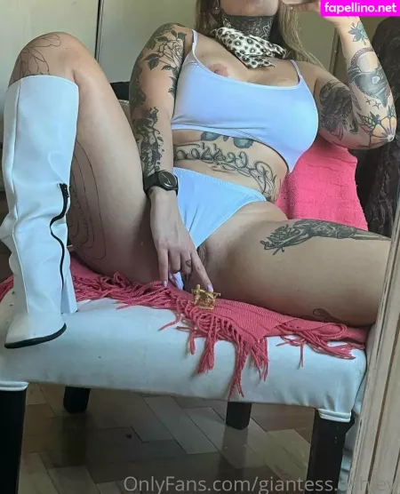 Giantess Ashley OnlyFans Thumbnail #4pXdzaTjwY