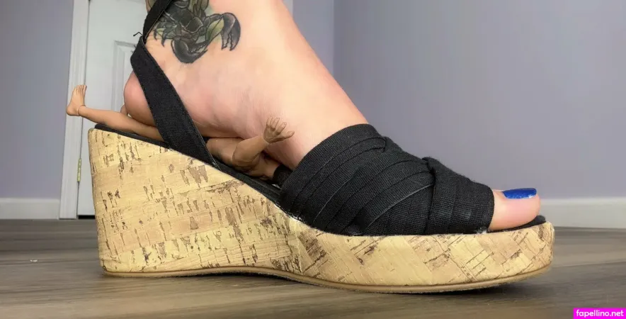 Giantess Ashton OnlyFans Thumbnail #InrJ6dg0Zj