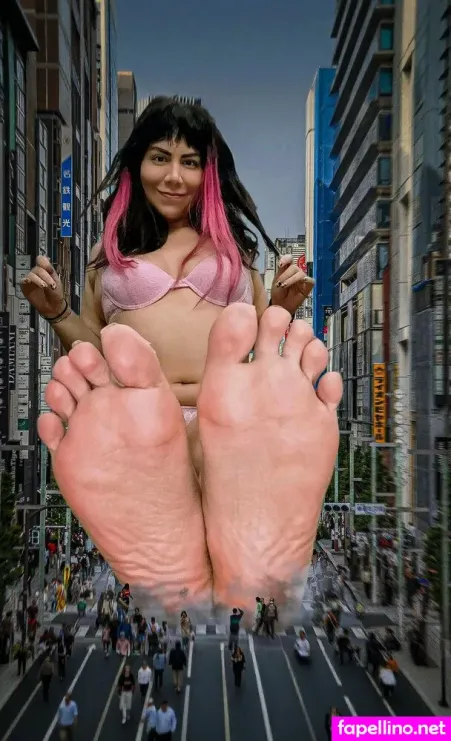 Giantess Debora Main Profile Photo