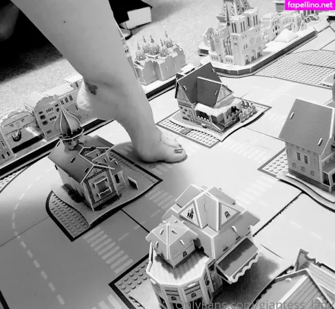 Giantess Lady OnlyFans Thumbnail #cDXygkihoS