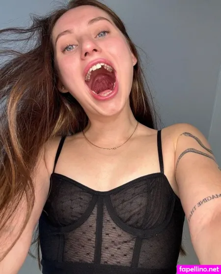 Giantess Nelly OnlyFans Thumbnail #9LTx4yi4as