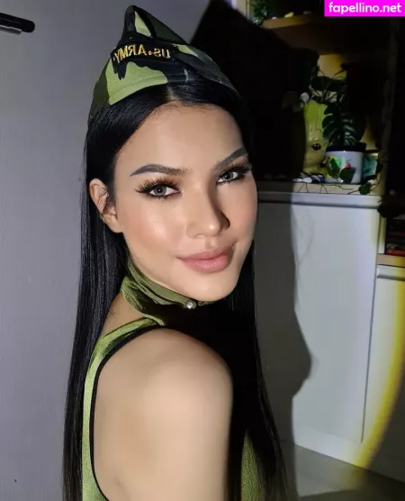 Ginasexyladyboy photo