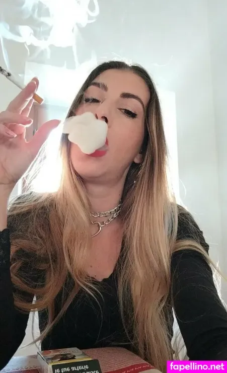 Ginasmokingqueen OnlyFans Thumbnail #AhVc2kVkPp