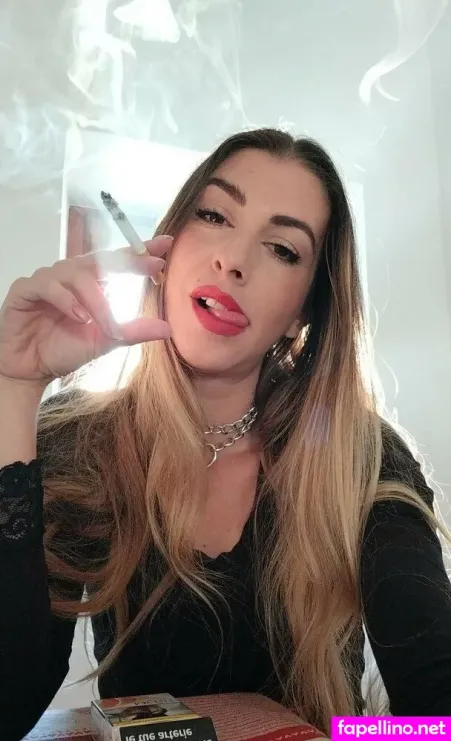 Ginasmokingqueen OnlyFans Thumbnail #NPFK0RlQQC