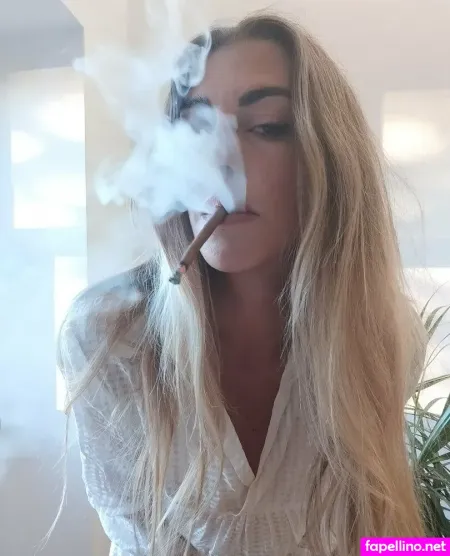 Ginasmokingqueen OnlyFans Thumbnail #R1l44HcCTx