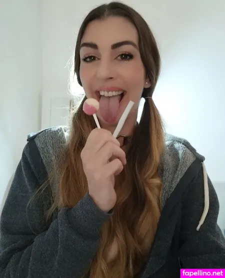 Ginasmokingqueen OnlyFans Thumbnail #XgeWTmNvm2