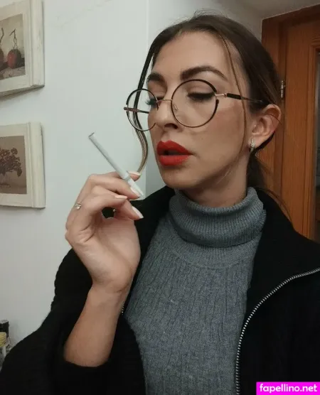 Ginasmokingqueen OnlyFans Thumbnail #ju0Fu2q8A6