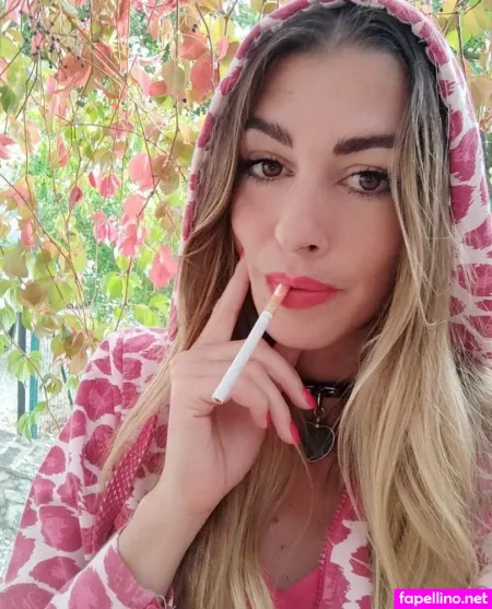 Ginasmokingqueen OnlyFans Thumbnail #uKmg06H9me