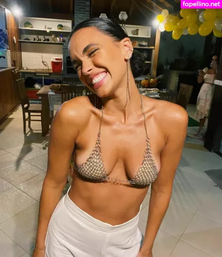 Giovana Cordeiro OnlyFans Thumbnail #9lYDPjn6aD
