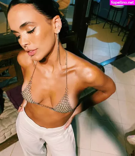 Giovana Cordeiro OnlyFans Thumbnail #FdPd1zq1JE