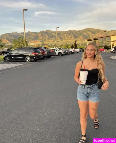 Giraffeok6254 OnlyFans Thumbnail #1FfOs2OLd2