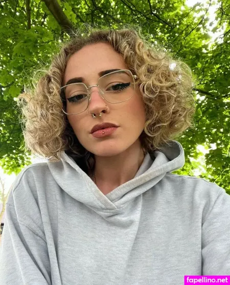 Girl Gooners OnlyFans Thumbnail #kSvf2BNdU9