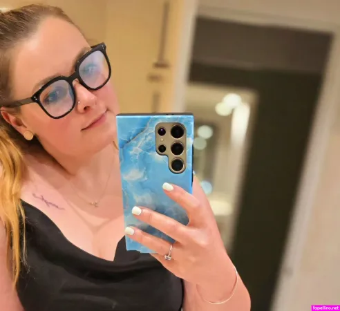Girl In Red Aussie OnlyFans Thumbnail #3SWmspA645