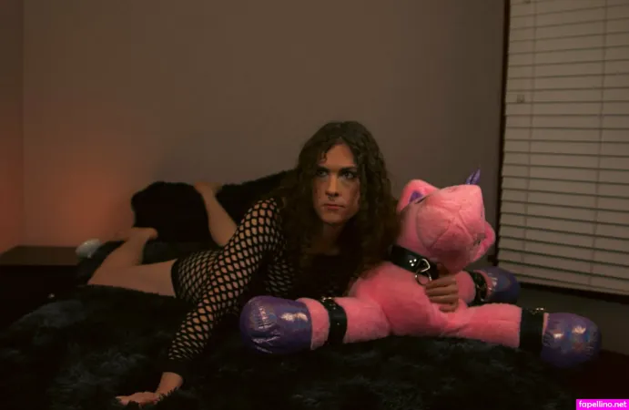 Girlfriendb OnlyFans Thumbnail #BxbC1VsSmc