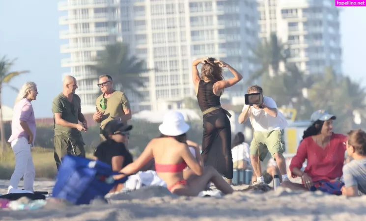 Gisele Bundchen OnlyFans Thumbnail #nUv7oamy8c