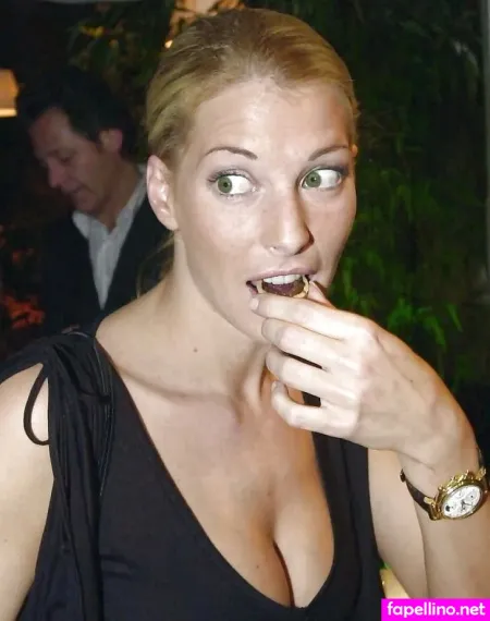 Giulia Siegel OnlyFans Thumbnail #LFPdXSW0iR